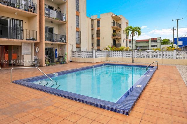 1051 SW 1st St 401, Miami, FL 33130