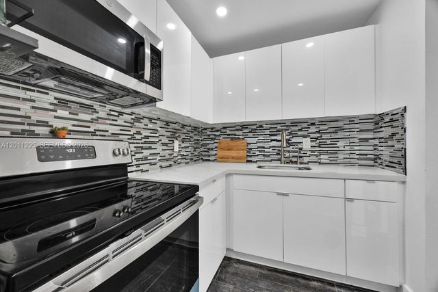 1051 SW 1st St 401, Miami, FL 33130