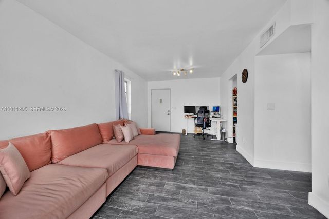 1051 SW 1st St 401, Miami, FL 33130