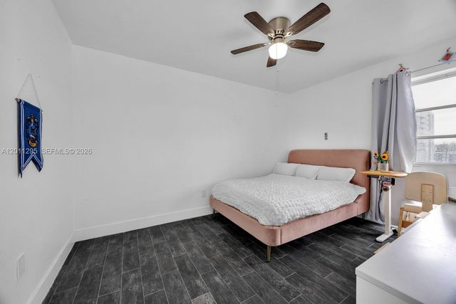 1051 SW 1st St 401, Miami, FL 33130