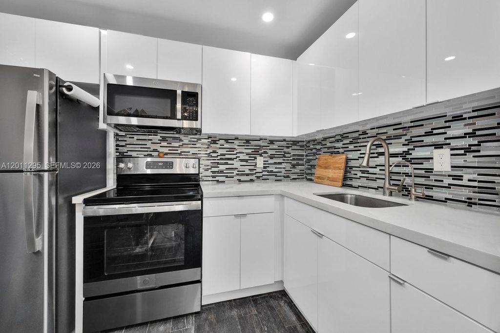 1051 SW 1st St 401, Miami, FL 33130