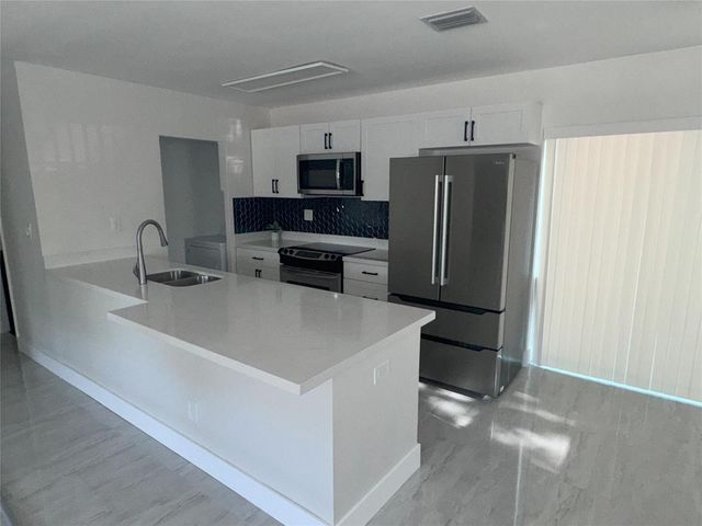 10 SW 5th Court, Deerfield Beach, FL 33441