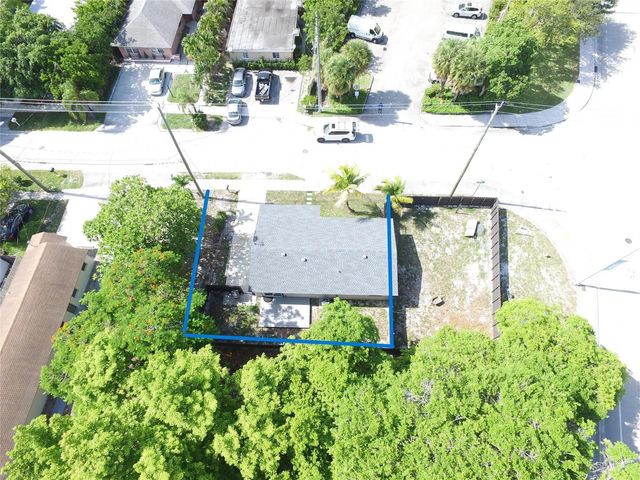 10 SW 5th Court, Deerfield Beach, FL 33441