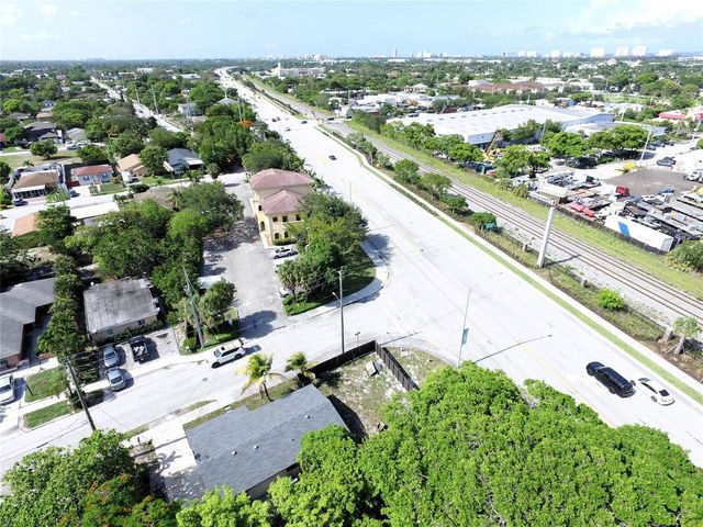 10 SW 5th Court, Deerfield Beach, FL 33441