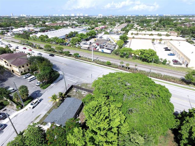 10 SW 5th Court, Deerfield Beach, FL 33441