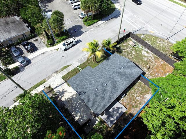 10 SW 5th Court, Deerfield Beach, FL 33441