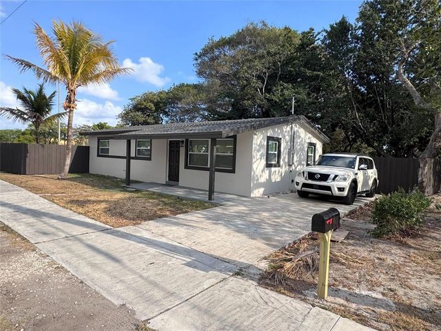 10 SW 5th Court, Deerfield Beach, FL 33441
