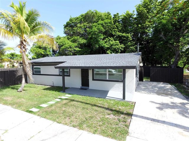 10 SW 5th Court, Deerfield Beach, FL 33441