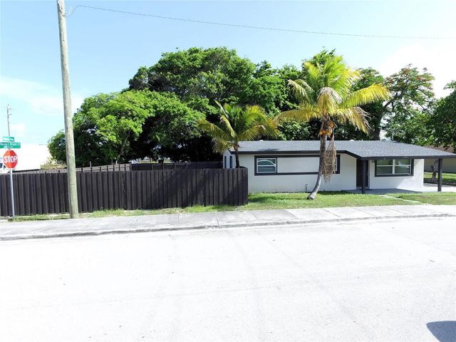 10 SW 5th Court, Deerfield Beach, FL 33441