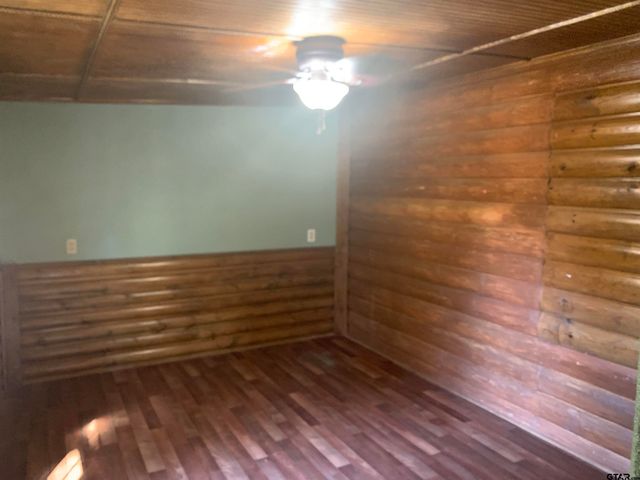 121 County Road 325, Frankston, TX 75763