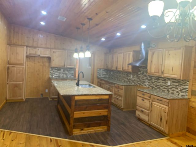 121 County Road 325, Frankston, TX 75763