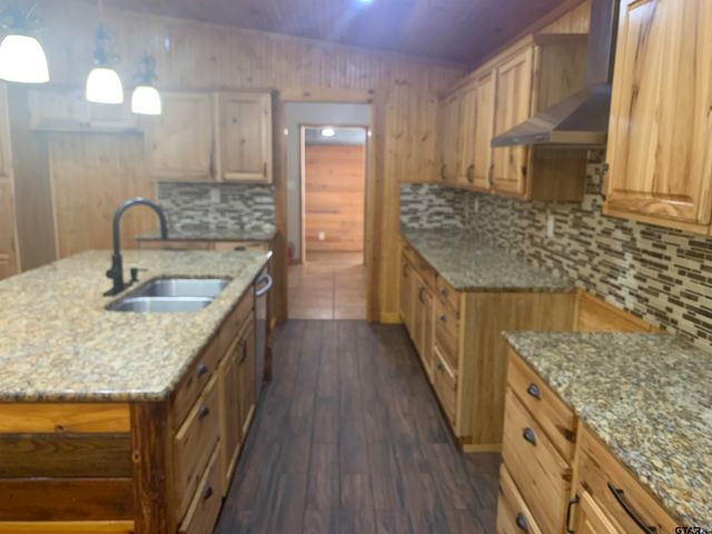 121 County Road 325, Frankston, TX 75763