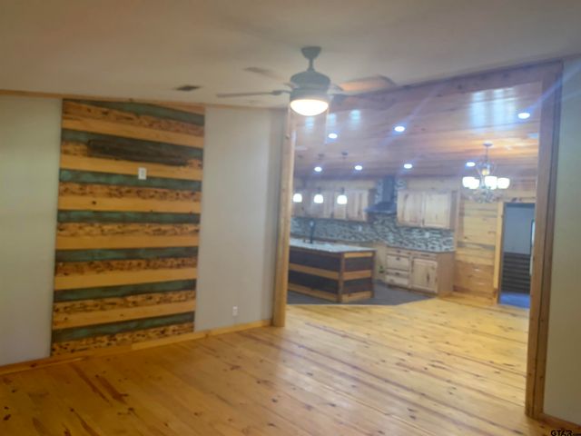 121 County Road 325, Frankston, TX 75763