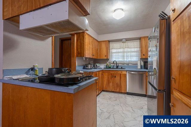 2530 Wayside Ter NE, Salem, OR 97301