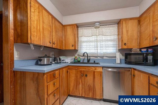 2530 Wayside Ter NE, Salem, OR 97301