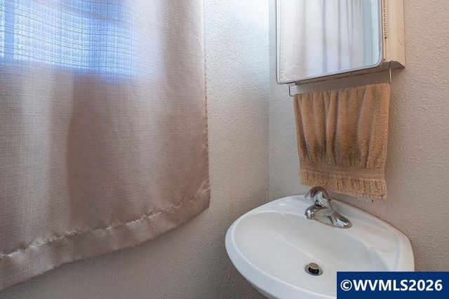 2530 Wayside Ter NE, Salem, OR 97301