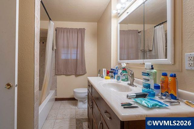 2530 Wayside Ter NE, Salem, OR 97301