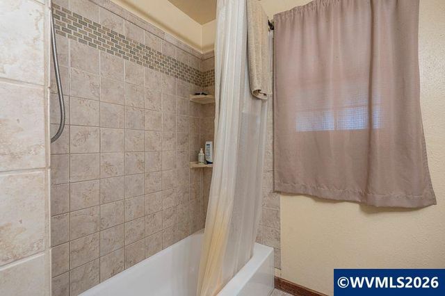 2530 Wayside Ter NE, Salem, OR 97301