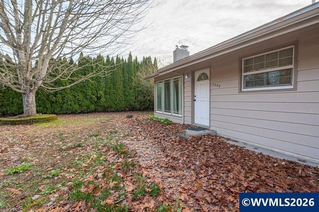 2530 Wayside Ter NE, Salem, OR 97301