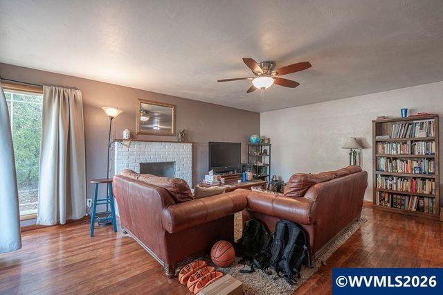 2530 Wayside Ter NE, Salem, OR 97301