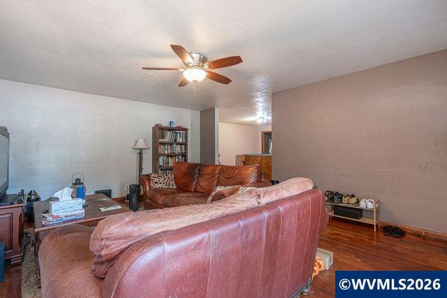 2530 Wayside Ter NE, Salem, OR 97301