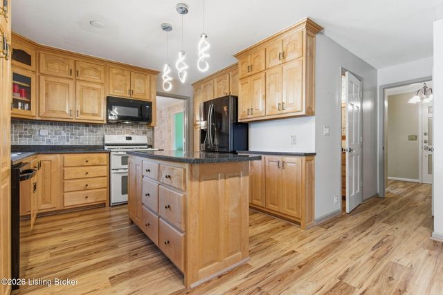 304 Cambridge Station Rd, Louisville, KY 40223