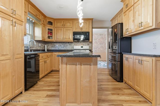 304 Cambridge Station Rd, Louisville, KY 40223