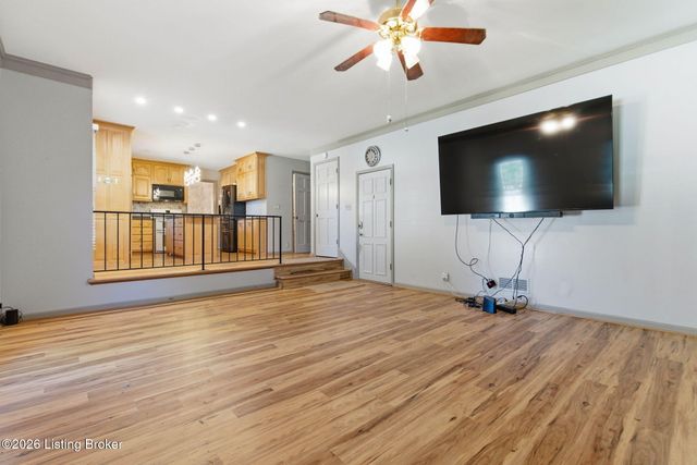 304 Cambridge Station Rd, Louisville, KY 40223