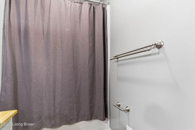 304 Cambridge Station Rd, Louisville, KY 40223