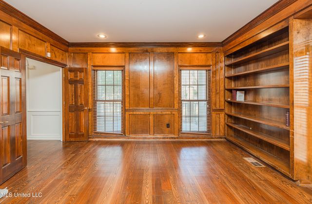 1990 N Petit Bois Street, Jackson, MS 39211