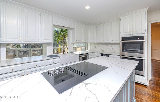 1990 N Petit Bois Street, Jackson, MS 39211