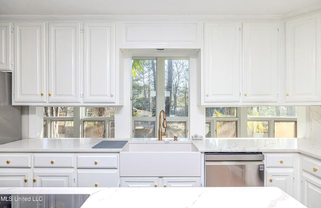 1990 N Petit Bois Street, Jackson, MS 39211