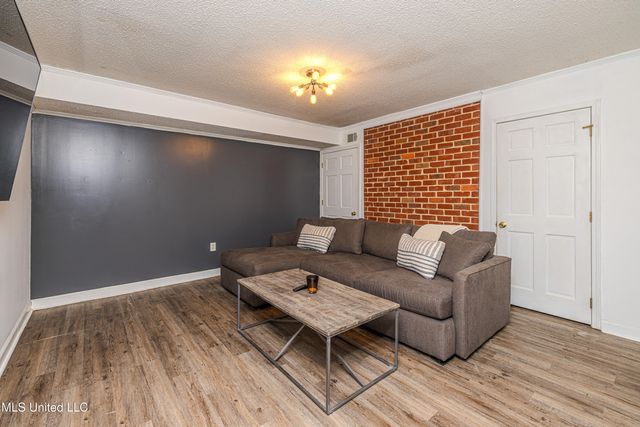 1990 N Petit Bois Street, Jackson, MS 39211