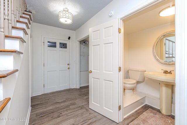 1990 N Petit Bois Street, Jackson, MS 39211