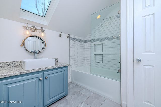 1990 N Petit Bois Street, Jackson, MS 39211