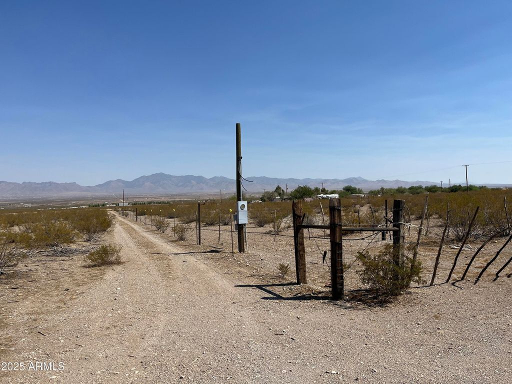 Image 8 of property listing at xxxxxx N Becky Road 322, Dolan Springs, AZ 86441