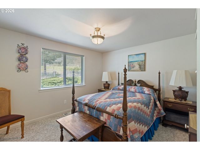 128 MARKET Ln, Myrtle Creek, OR 97457