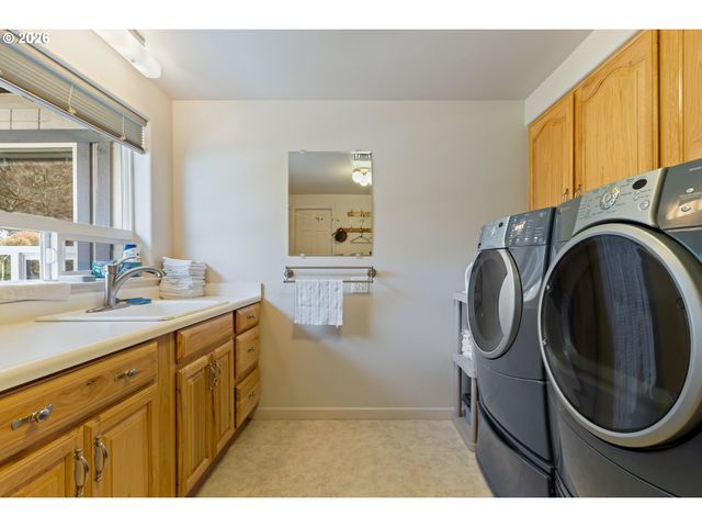 128 MARKET Ln, Myrtle Creek, OR 97457