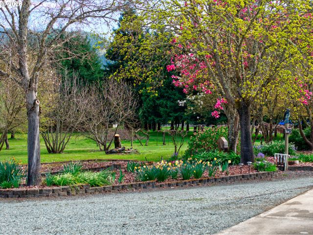 128 MARKET Ln, Myrtle Creek, OR 97457