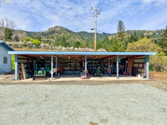 128 MARKET Ln, Myrtle Creek, OR 97457