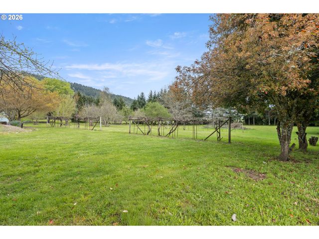 128 MARKET Ln, Myrtle Creek, OR 97457