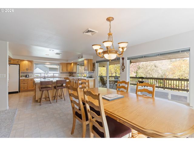 128 MARKET Ln, Myrtle Creek, OR 97457