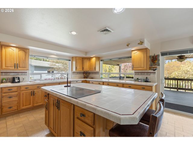 128 MARKET Ln, Myrtle Creek, OR 97457