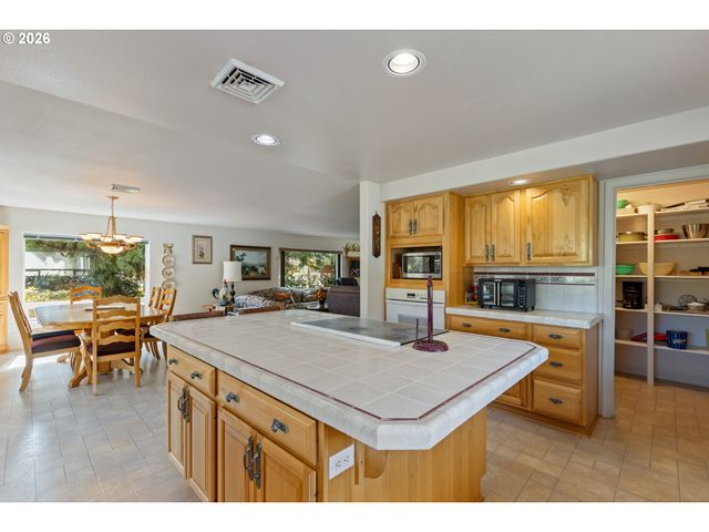 128 MARKET Ln, Myrtle Creek, OR 97457