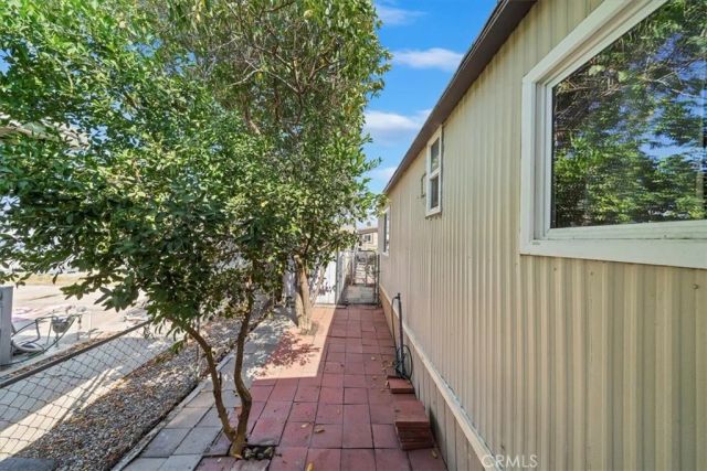 250 N Linden Avenue 327, Rialto, CA 92376