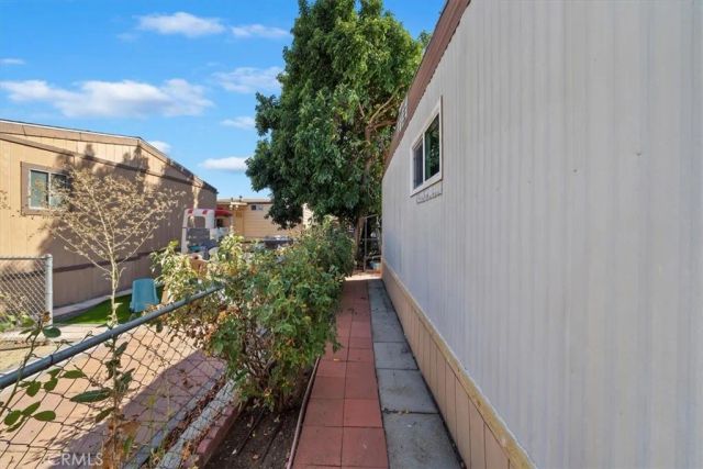 250 N Linden Avenue 327, Rialto, CA 92376