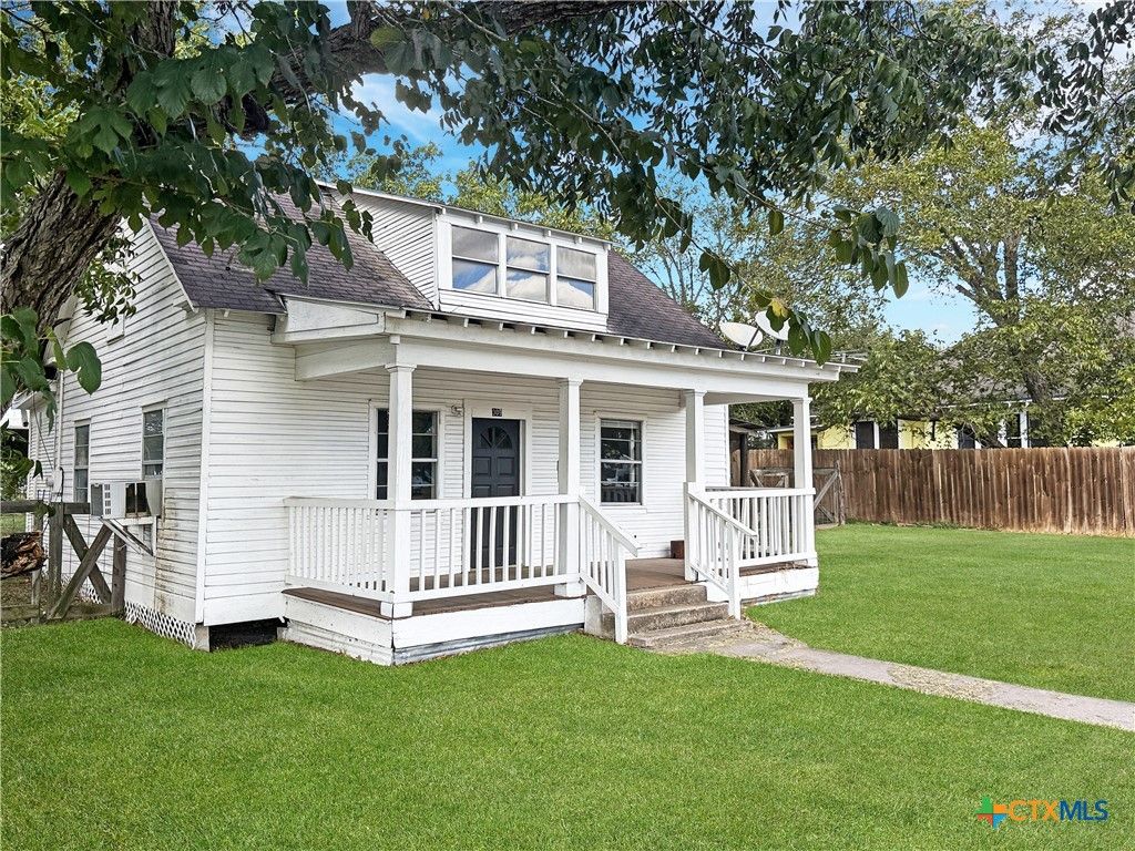 309 Summit Street, Schulenburg, TX 78956