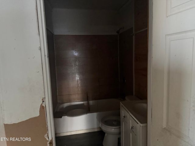 123 Baumgartner Rd, Harriman, TN 37748