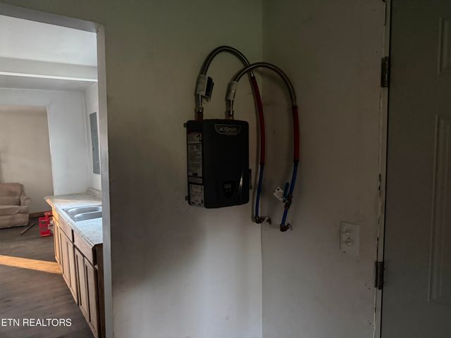 123 Baumgartner Rd, Harriman, TN 37748