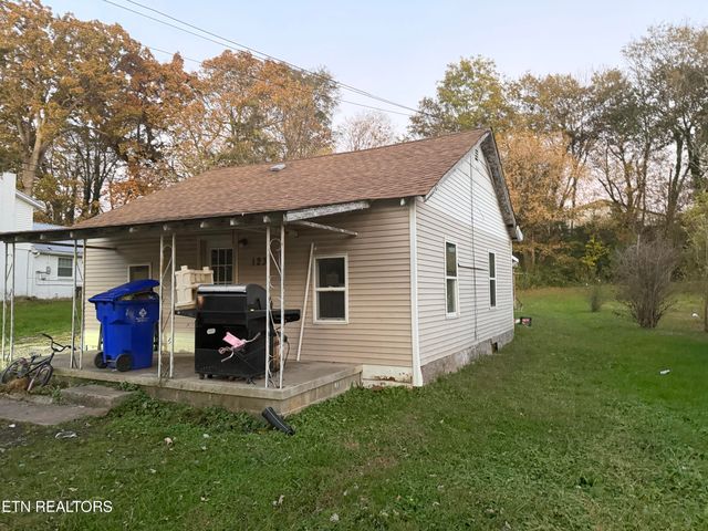 123 Baumgartner Rd, Harriman, TN 37748